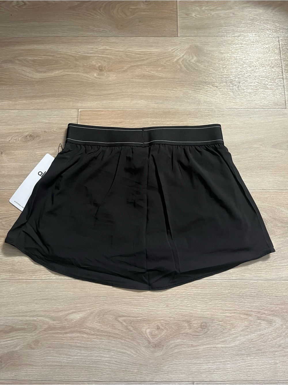Alo Yoga Women’s Athletic Black Skirt/Skort - Size M - NEW - Picture 2 of 4